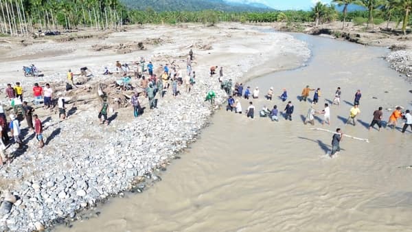 Jembatan Natam Putus, Warga Aceh Tenggara Bangun Akses Darurat