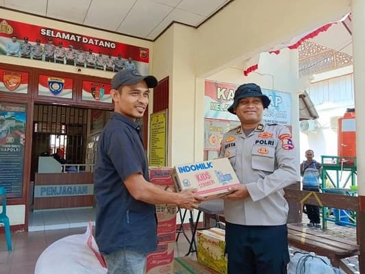 Mahasiswa STIK Salurkan Bantuan Kapolri untuk Korban Banjir di Lhokseumawe
