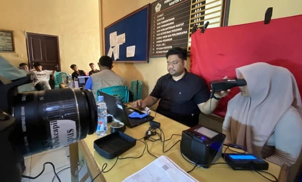 Dukcapil Jemput Bola Layani Dokumen Korban Banjir Aceh Utara