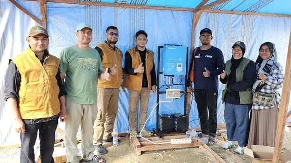 PLTS Hibrid Portable Umuslim Terangi Hunian Darurat Warga Bireuen