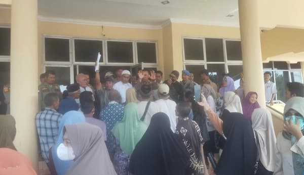 Warga Aceh Singkil Protes Penurunan Penerima Bantuan Banjir dari 171 ke 61 KK