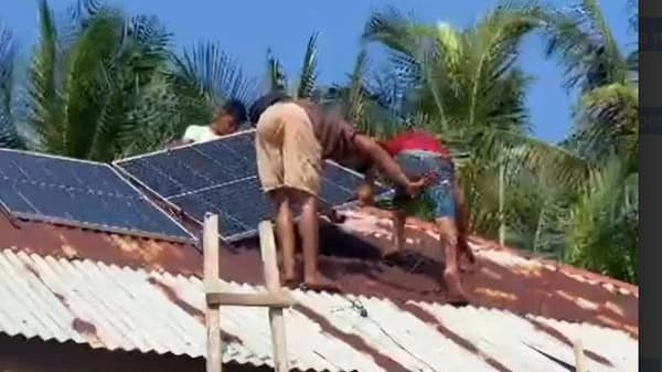 Dusun Bivak Bireuen Terang Kembali Berkat PLTS Pasca Banjir Bandang