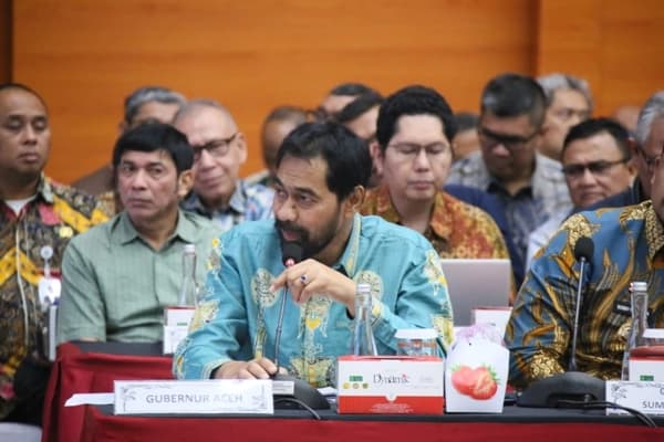 
						 Gubernur Mualem Ikuti Rakor Satgas Percepatan Rehab–Rekon Pascabencana Sumatra di Jakarta 
					