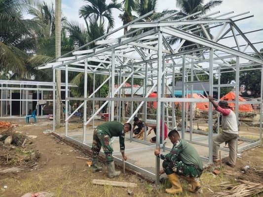 TNI Bangun 5 MCK untuk Warga Banjir Pidie Jaya, Progres 85 Persen