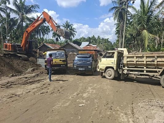 Pembersihan Lumpur Banjir di Peusangan Selatan Mulai Dilakukan