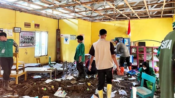 Mahasiswa Unimal Bersihkan PAUD di Aceh Tengah untuk Anak-Anak