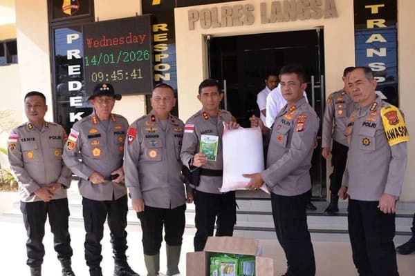 Polda Aceh Salurkan Bibit Tanaman untuk Warga Terdampak Banjir di Langsa