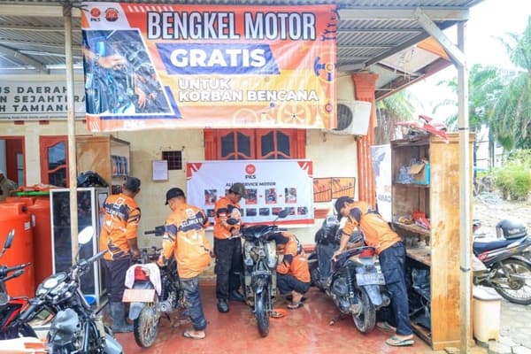 Bengkel Gratis PKS Aceh Tamiang Bantu Warga Pasca Banjir dengan Perbaikan Motor