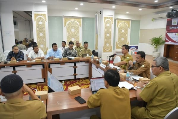 
						 Sekda Aceh Gelar Rapat dengan Dunia Usaha Dukung Tanggap Darurat Bencana 
					