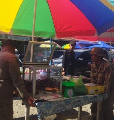 Satpol PP-WH Nagan Raya Tertibkan PKL di Titik Keramaian Selama Ramadan