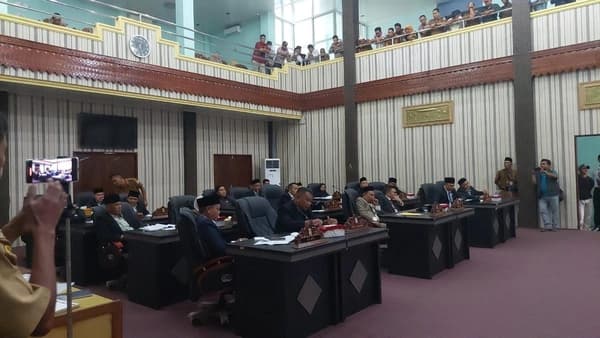 Interpelasi Bupati Aceh Singkil Dihujani Interupsi DPRK, Warga Aceh Singkil Menanti Jawaban