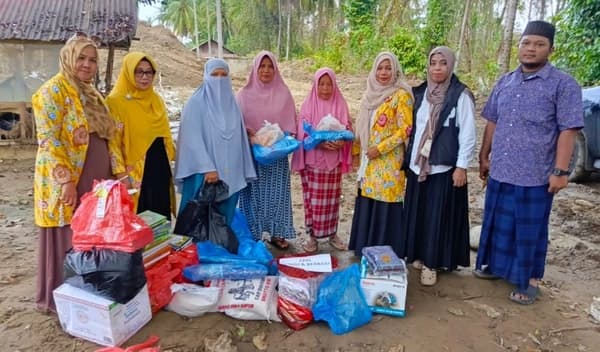 FPPI Aceh Salurkan Donasi Ramadan untuk Korban Banjir di Bireuen dan Pidie Jaya