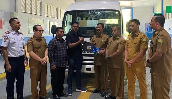 Bus Sekolah Baru dari Irmawan untuk Warga Aceh Besar, Diserahkan ke Wabup Syukri