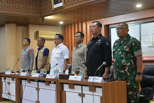 
						 Wagub dan Bupati/Wali Kota se-Aceh Ikuti Rapat Penanganan Bencana Bersama Mendagri 
					