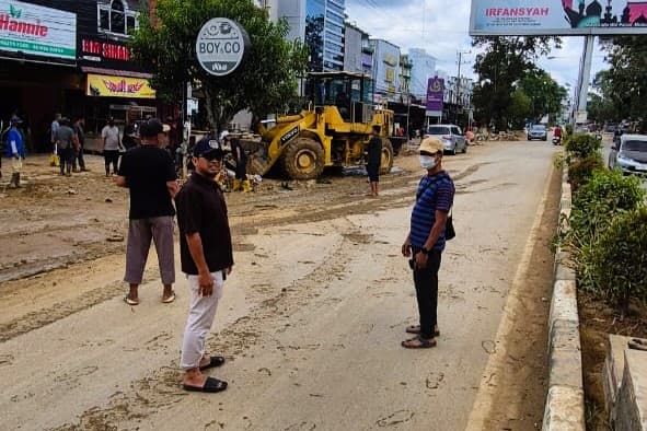 DLH Langsa Kewalahan Tangani Sampah Sisa Banjir, Volume Harian Tembus 720 Ton