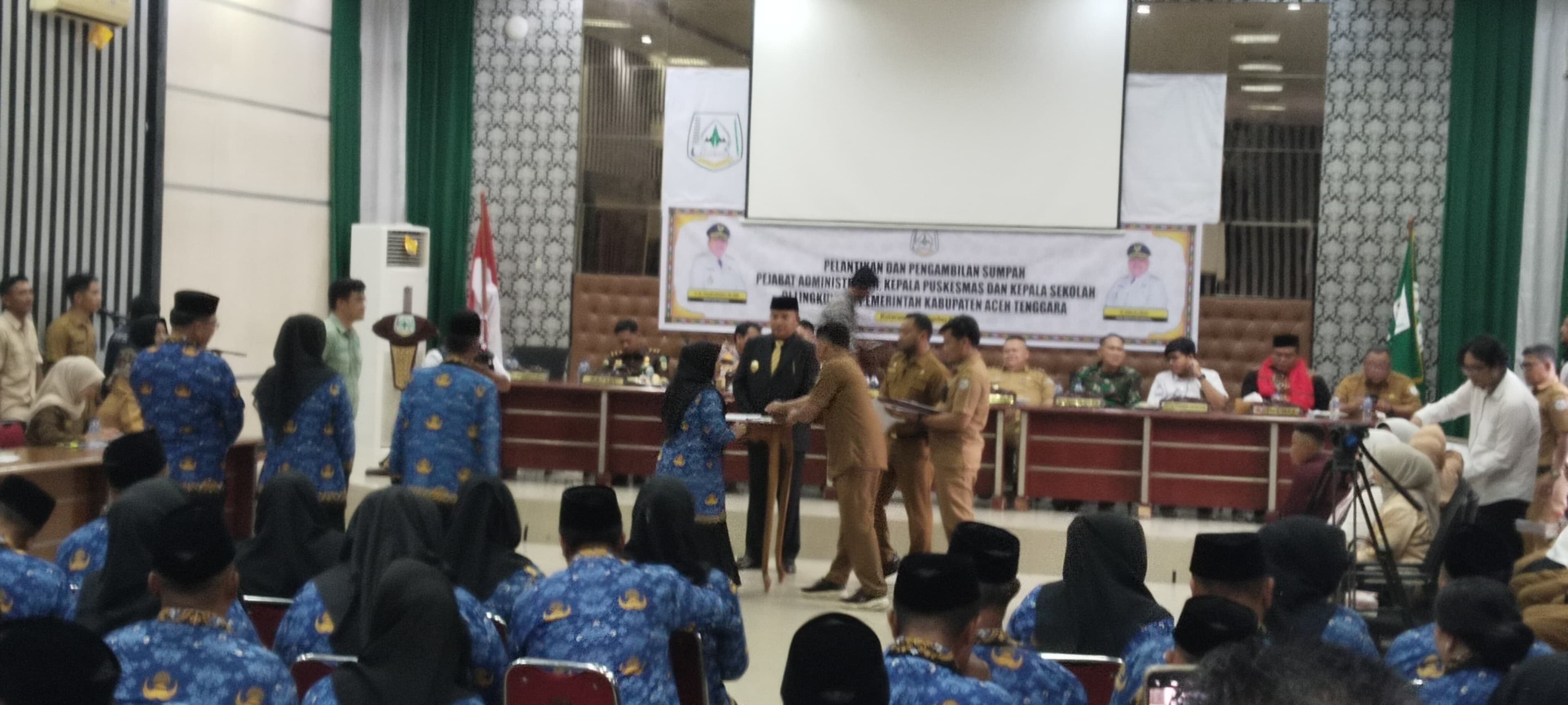 Aksi  Bongkar  "Kabinet" Dimulai,  Bupati Agara Awali Pergantian Kasek dan Kapus