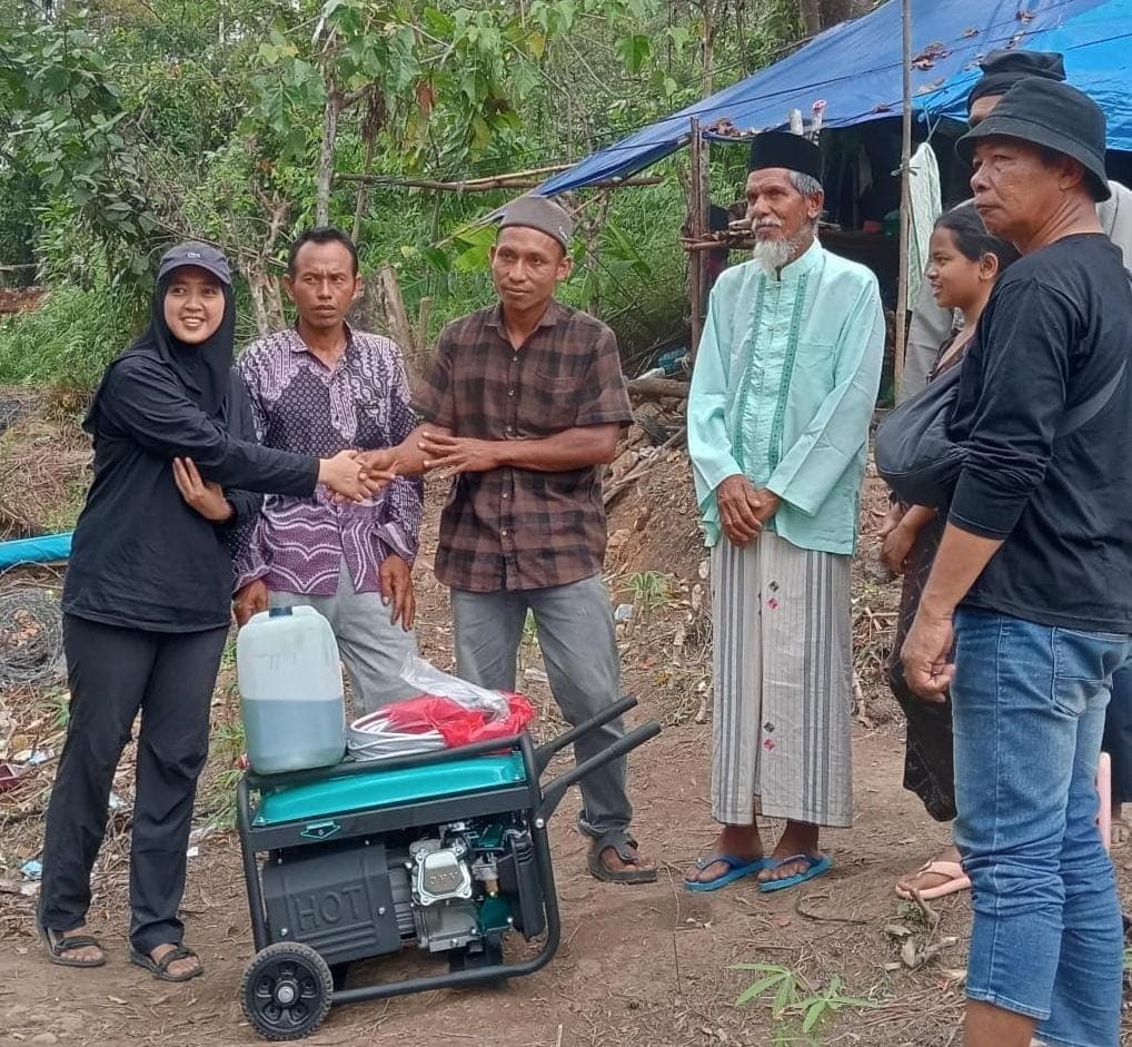 Pengungsi Banjir Nagan Raya Terima Lampu Solar Panel dan Genset