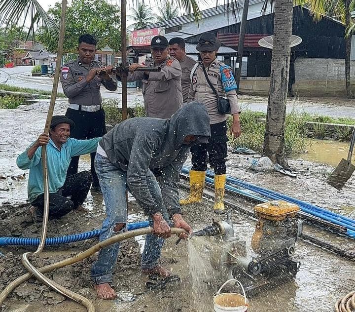 Polres Nagan Raya Gelar Trauma Healing untuk Warga Banjir Bandang Tripa Makmur