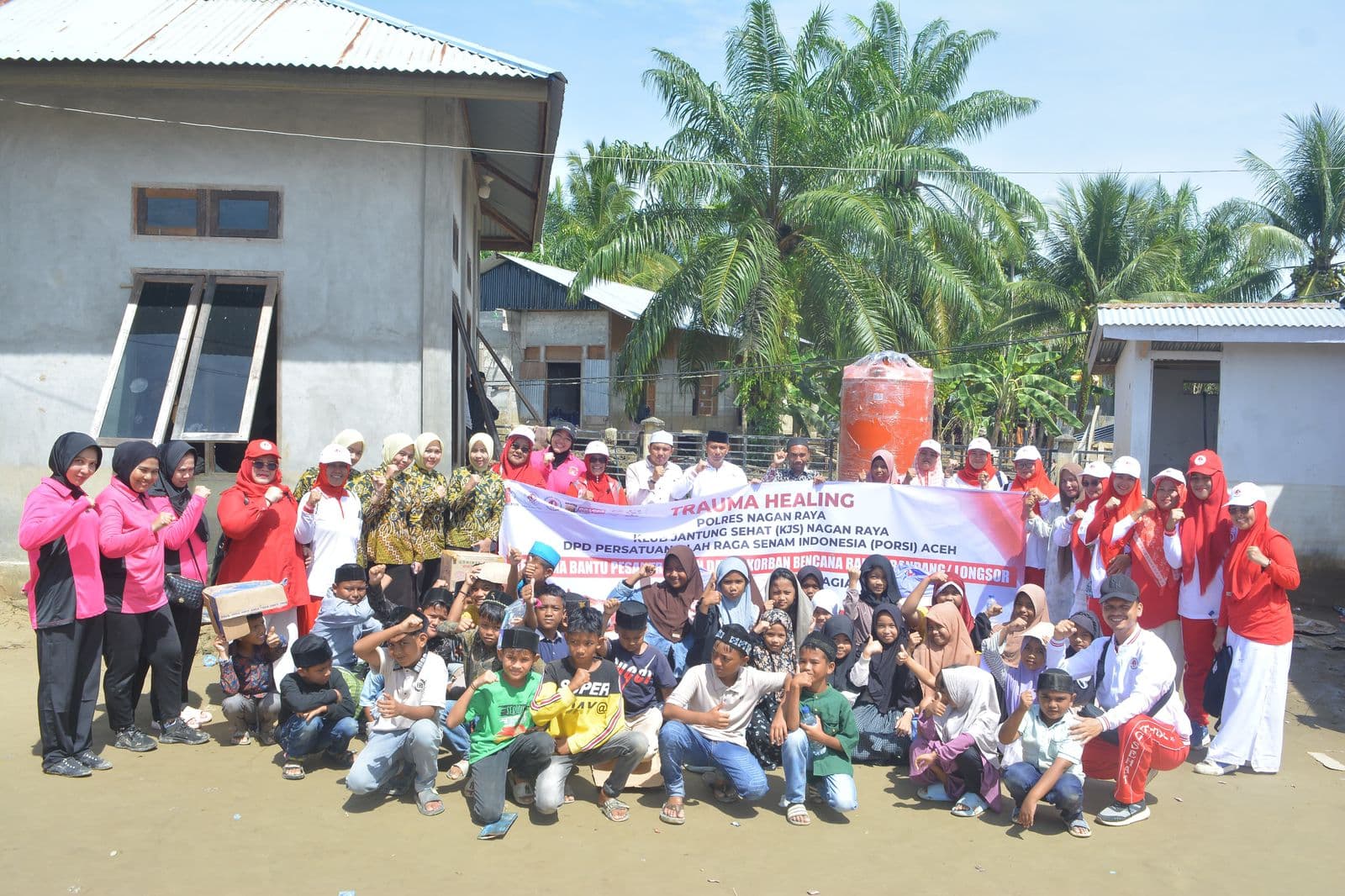 Santri Nagan Raya Pulihkan Trauma Banjir Bandang dengan Bermain dan Beribadah