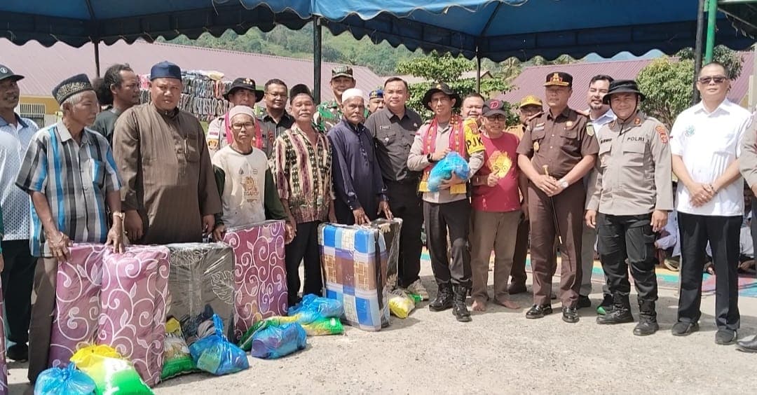 Kapolda Aceh Bawa Truk Kasur dan Sembako untuk 300 Korban Banjir di Aceh Tenggara