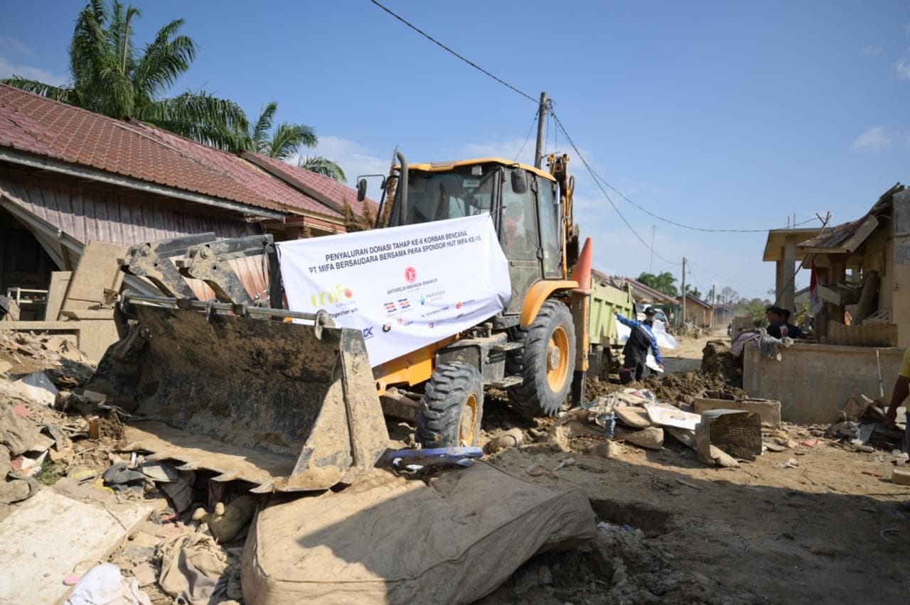 PT Mifa Bersaudara Turunkan Alat Berat dan Bangun Sumur Bor untuk Warga Aceh Tamiang Pasca Banjir