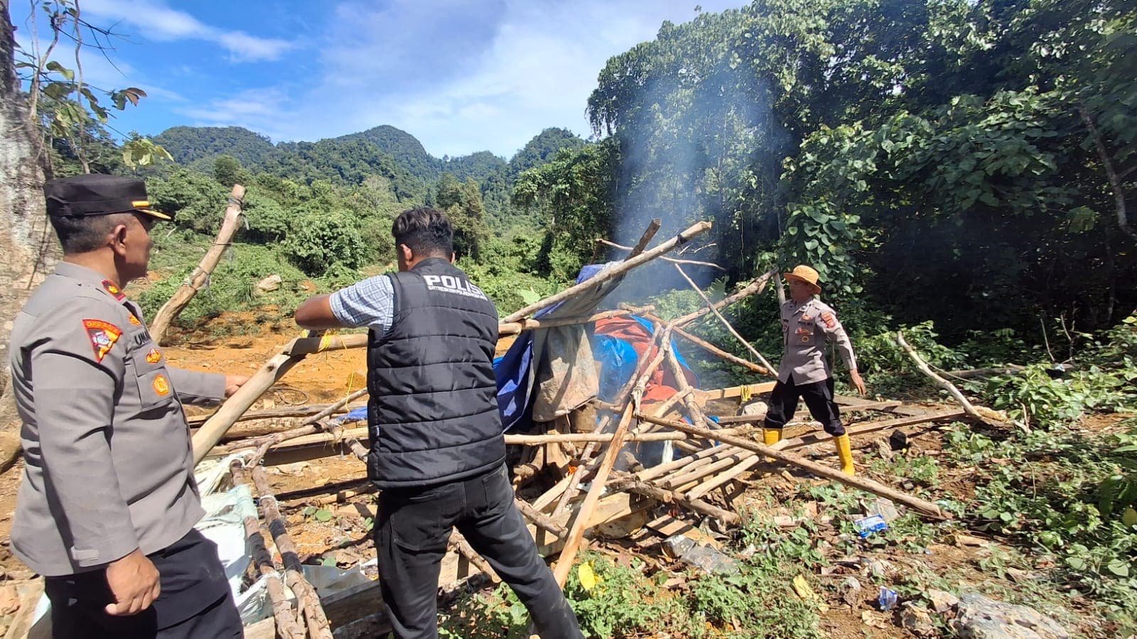 Aparat Gabungan Musnahkan Fasilitas Tambang Ilegal di Aceh Jaya
