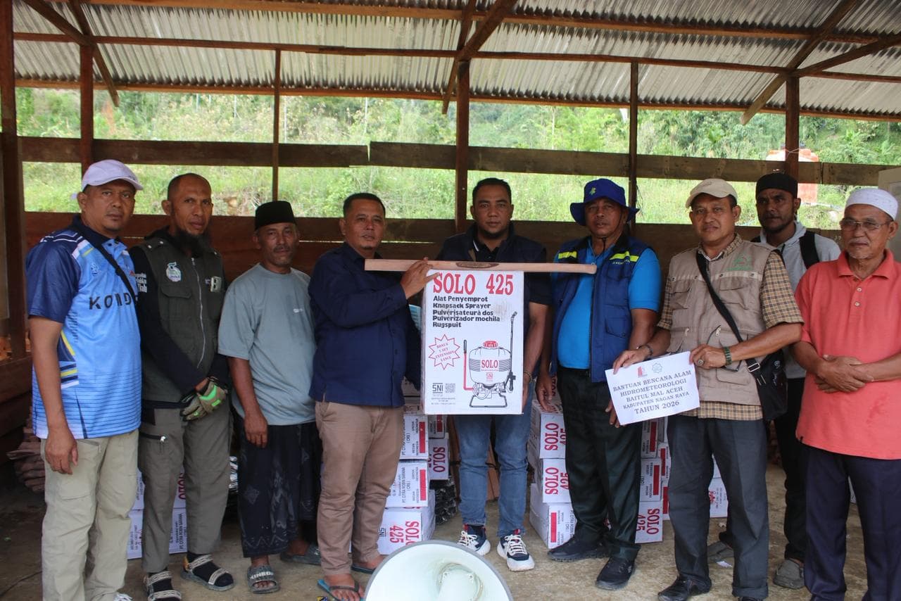 Wabup Raja Sayang Serahkan Bantuan Meugang bagi Warga Terdampak di Beutong Ateuh