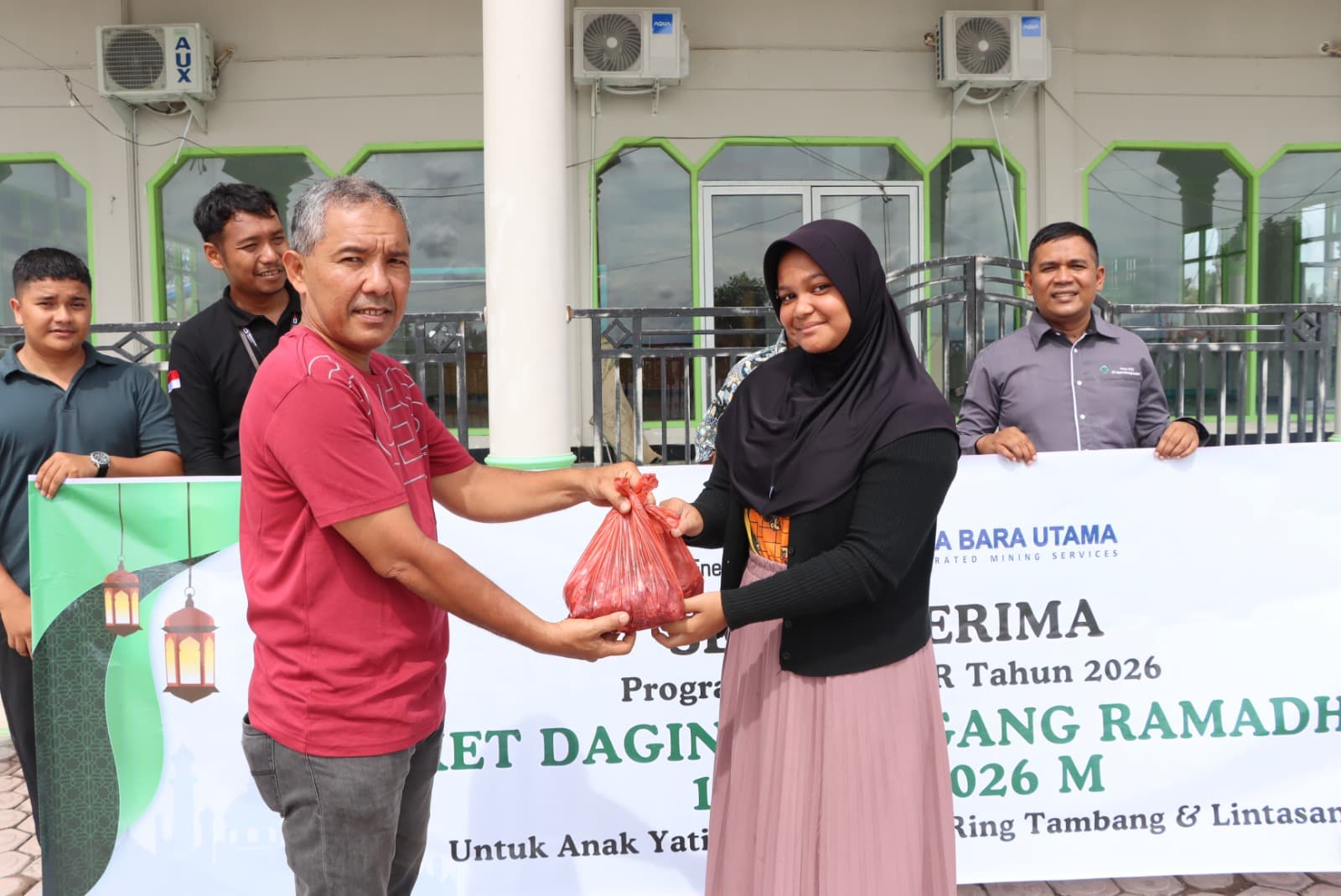 PT BEL Salurkan 1.437 Kg Daging Meugang untuk Anak Yatim Aceh