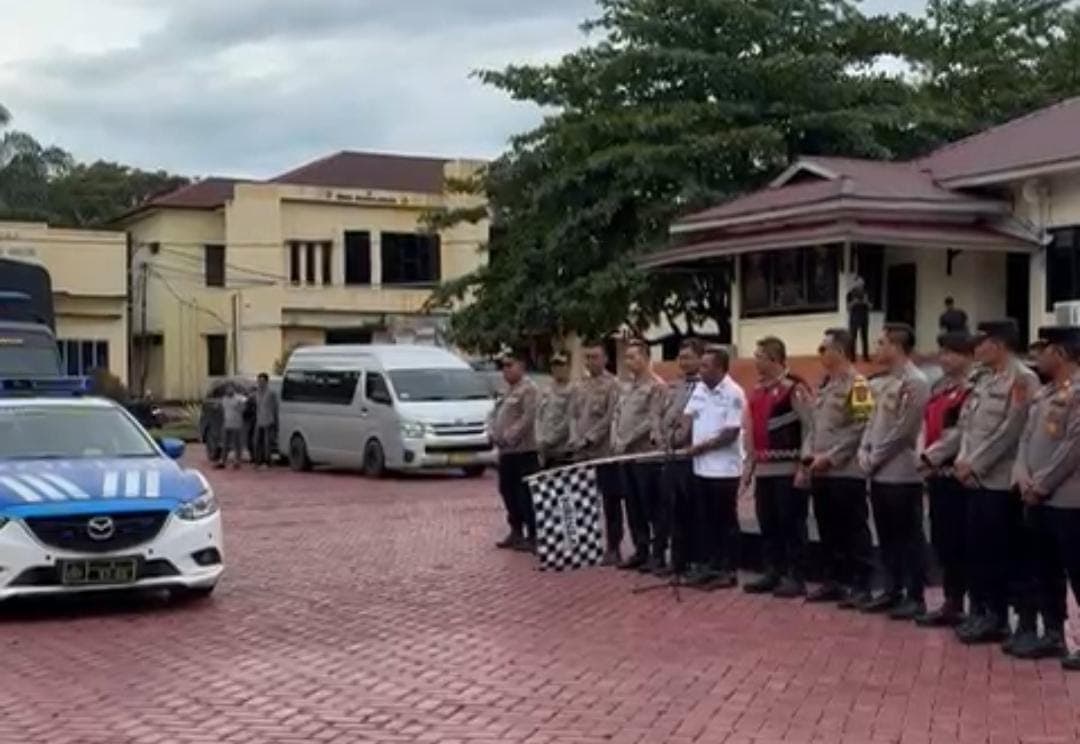 6 Truk Bantuan Kapolri Tiba di Beutong Ateuh, Warga Banjir Nagan Raya Terbantu