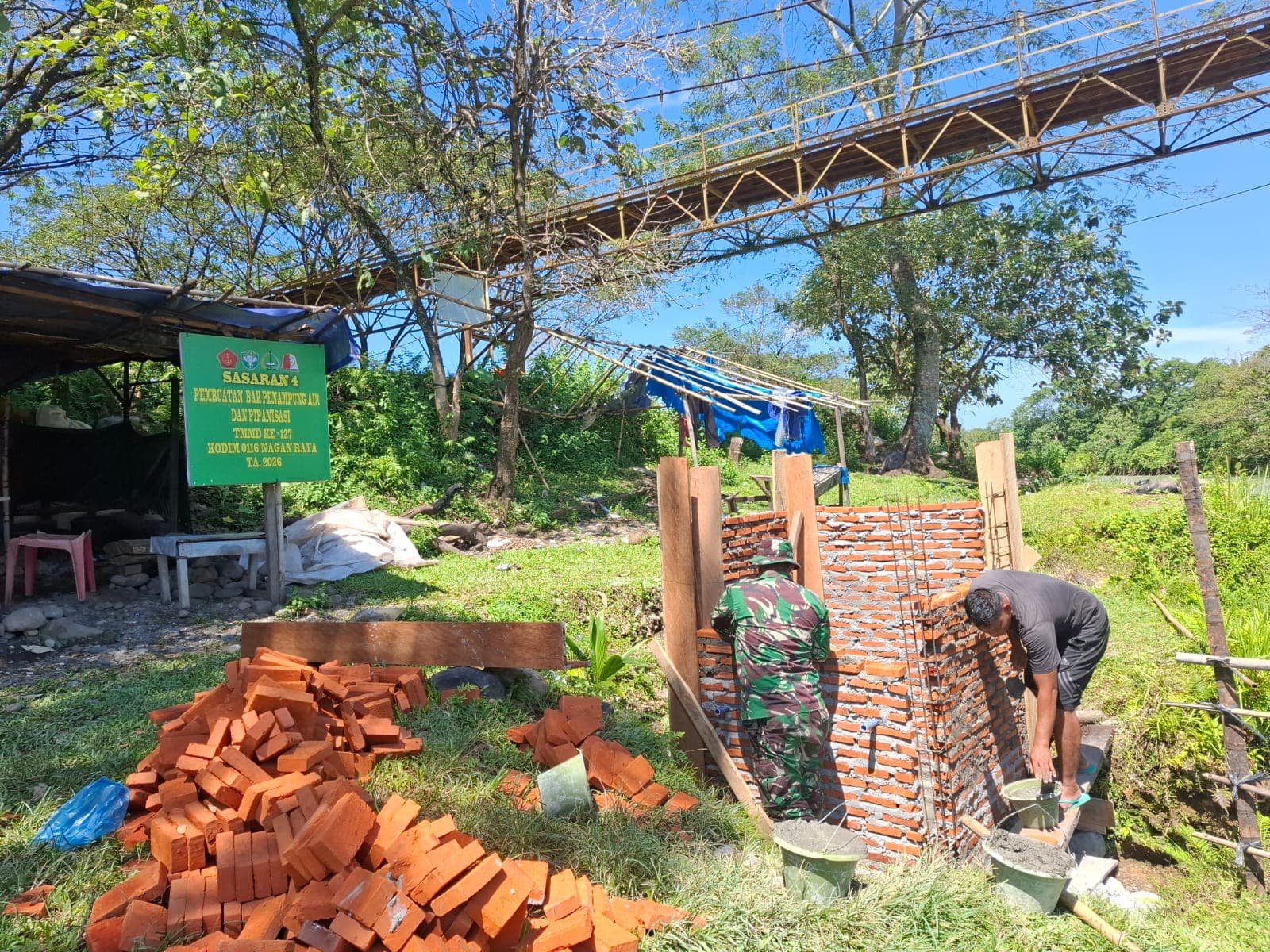 TMMD Bangun Bak Air dan MCK di Beutong untuk Warga Sehat dan Bersih