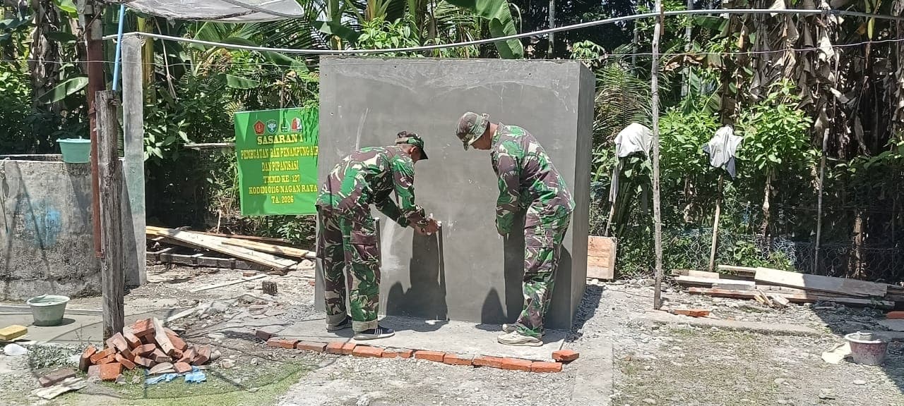 TNI dan Warga Nagan Raya Bangun Bak Air Bersih untuk Ketahanan Pangan