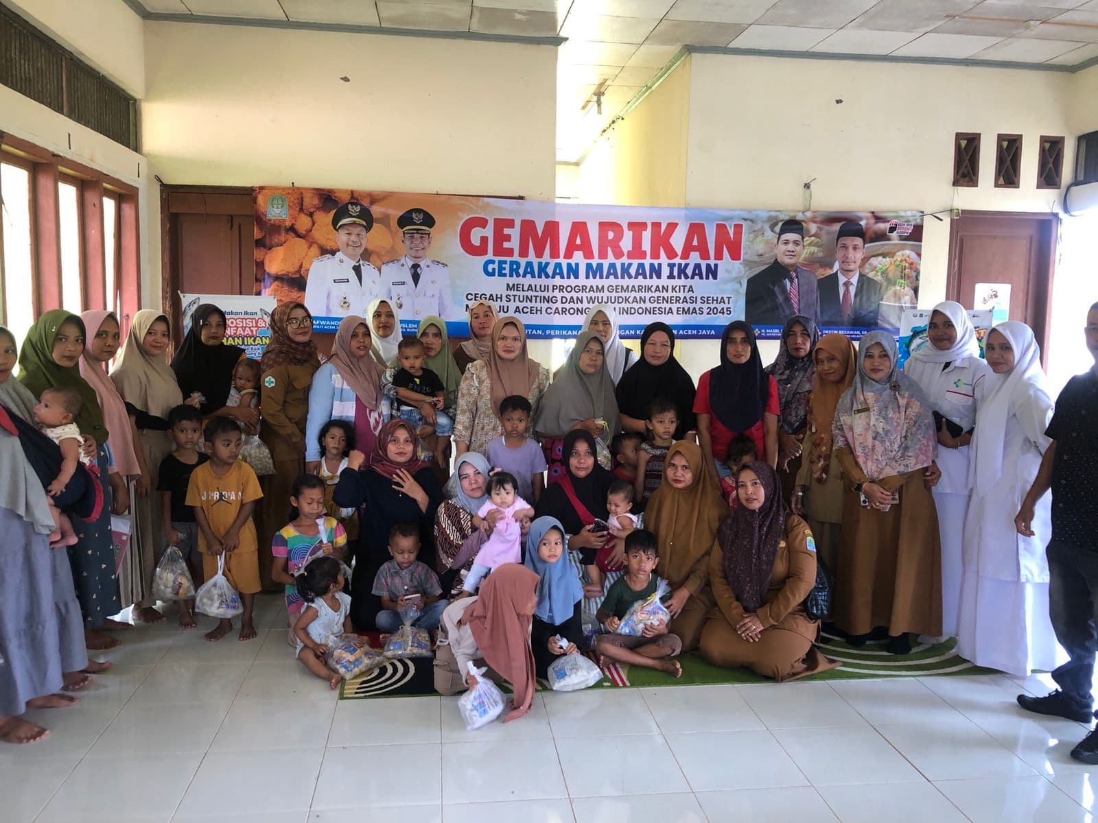 Pemkab Aceh Jaya Bagikan Produk Olahan Ikan untuk Cegah Stunting pada Anak dan Ibu Hamil