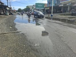 Jalan Nasional Lueng Baro Nagan Raya Tergenang, Warga Minta BPJN Aceh Tangani