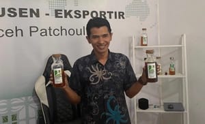Petani Aceh Raih Pendapatan Rp10 Juta per Bulan dari Minyak Nilam