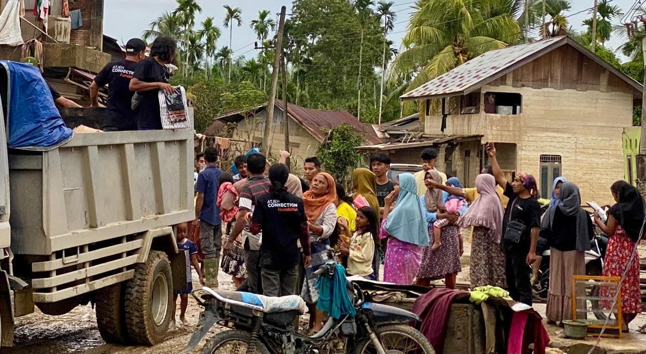 Relawan Atjeh Connection Foundation Antar Bantuan ke Pedalaman Aceh Utara