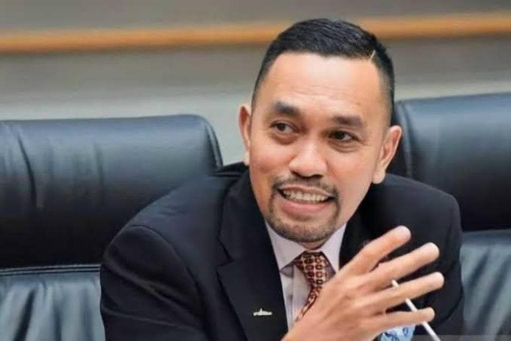 Anggota DPR Aceh Sahroni Salurkan Gaji untuk Warga Membutuhkan