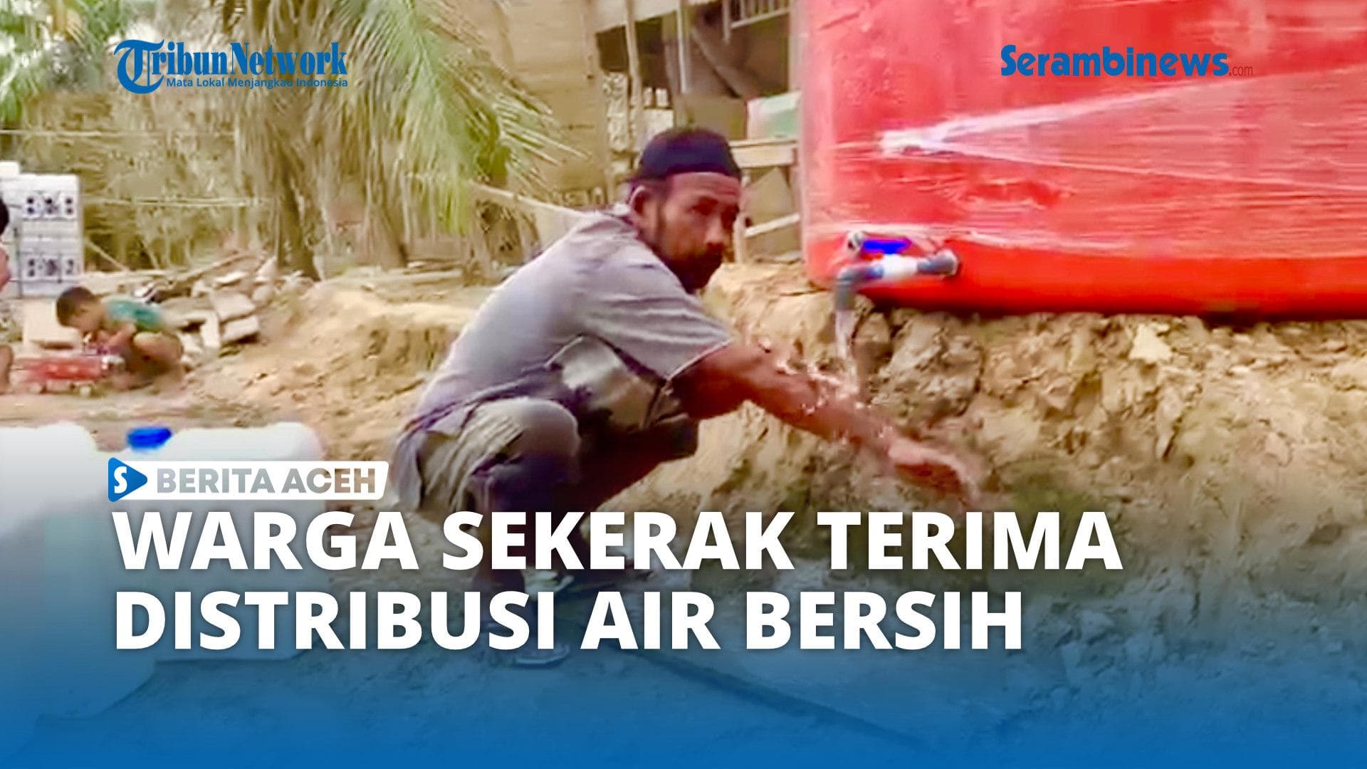 Warga Sekerak Terima Air Bersih Setelah Banjir Bandang Melanda