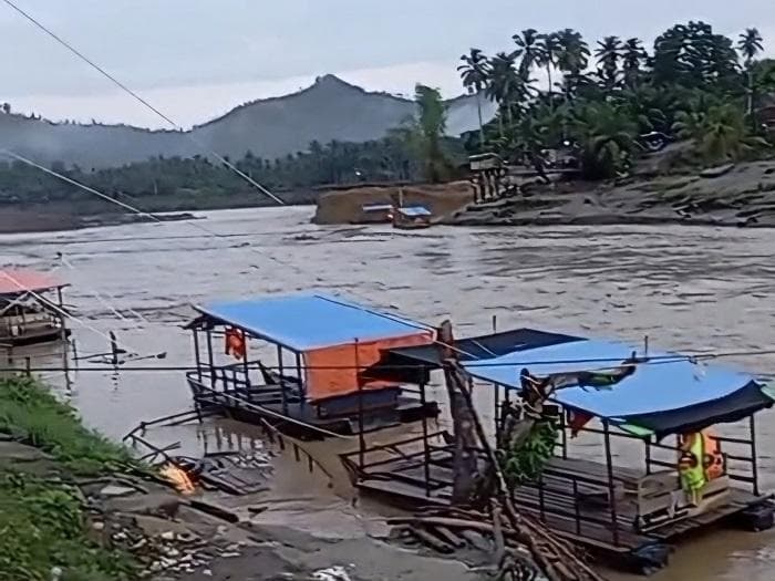 Banjir Lumpuhkan Transportasi Warga Peusangan Selatan, Ekonomi Terpuruk
