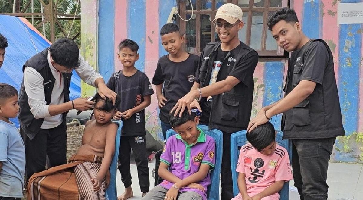 KAMOE Pangkas Rambut Gratis untuk Pengungsi Banjir di Aceh Utara