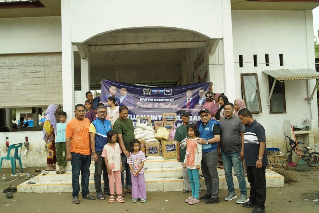 Anggota DPR RI Fraksi Demokrat Salurkan Bantuan untuk Korban Banjir di Bireuen