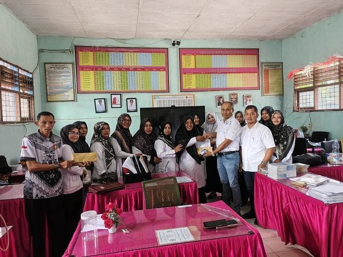 1.000 Beasiswa PIP 2025 untuk Siswa Nagan Raya Diserahkan Secara Simbolis
