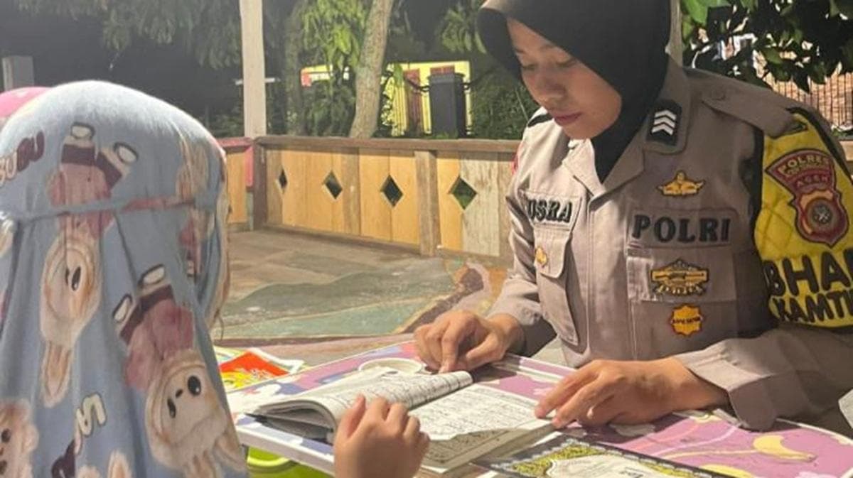 Polwan Aceh Tenggara Mengajar Ngaji dan Relawan Bencana di Tengah Tugas