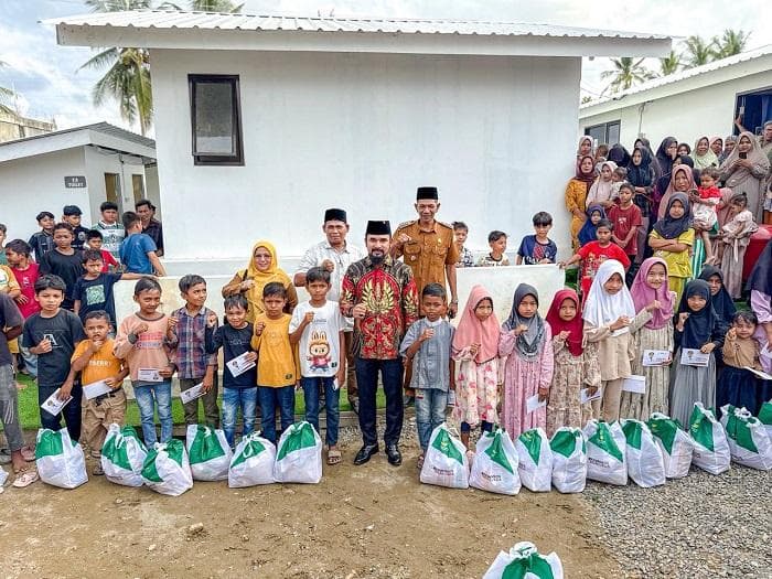 Bupati Aceh Timur Tinjau Huntara Blang Nie, Warga Terima Sembako dan Santunan