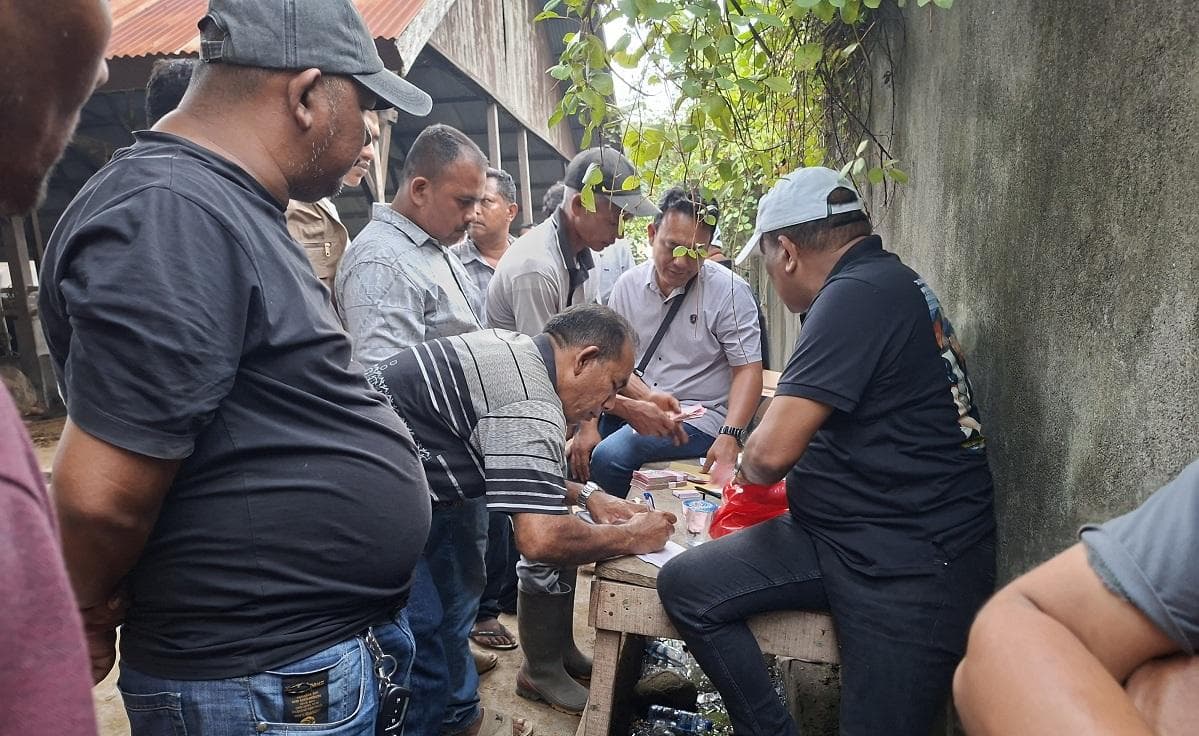 Bupati Bireuen Beli Lembu untuk Warga Korban Banjir Menjelang Meugang