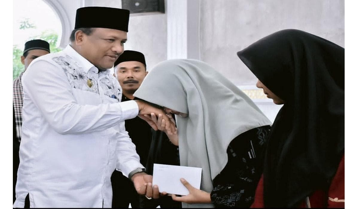 Bupati Bireuen Salurkan Santunan dari Gaji Pribadi untuk 200 Anak Yatim