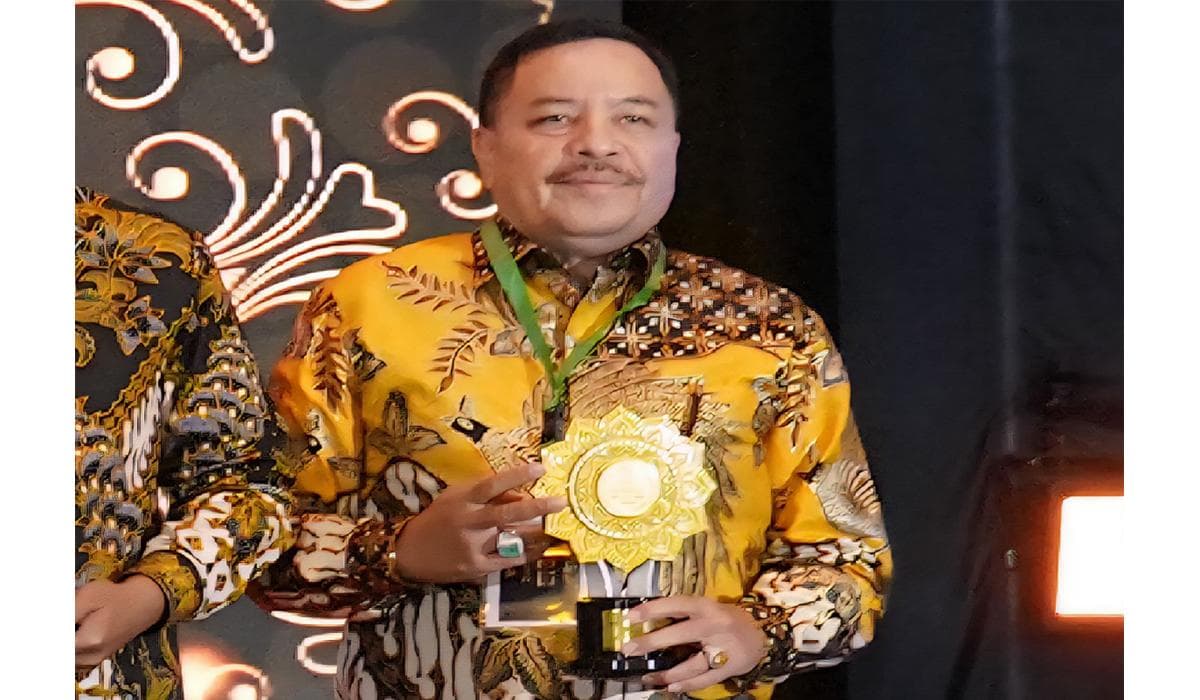 Bupati Nagan Raya Terima Penghargaan UHC Madya, JKN 100% di Aceh