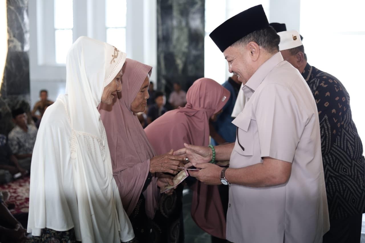 Bupati Nagan Raya Salurkan Bantuan Rp4,74 Miliar untuk 5.445 Fakir Miskin