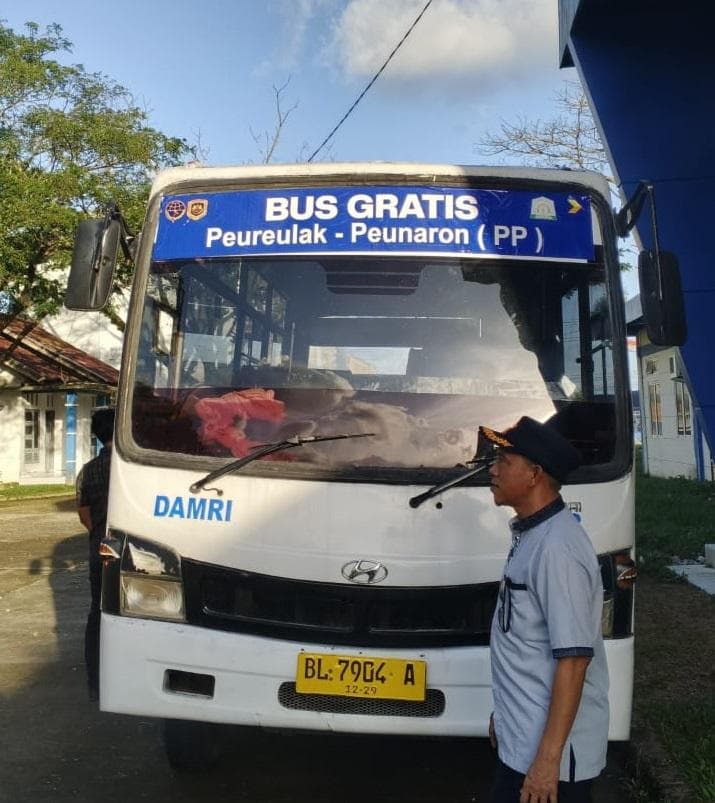 Pulihkan Mobilitas Pasca Bencana, DAMRI Berikan Bus Gratis Peureulak - Peunaron