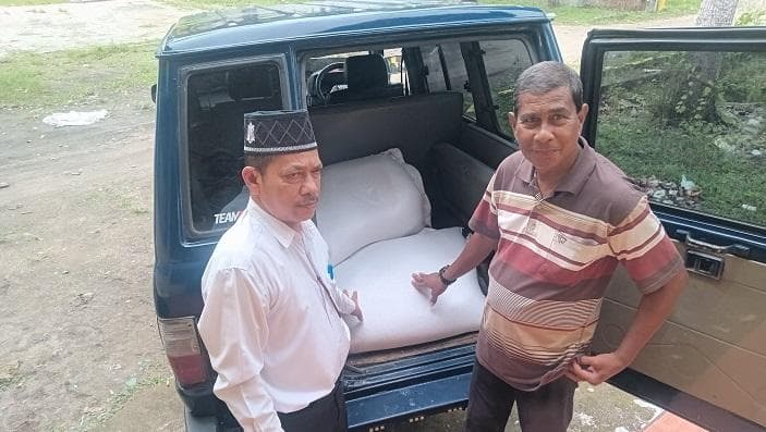 Camat Gandapura Salurkan 60 Ton Beras Bantuan Banjir untuk Warga Bireuen
