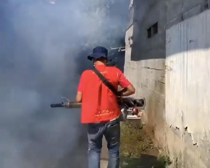 Dinkes Nagan Raya Fogging Cegah Penyakit Pasca Banjir di Darul Makmur